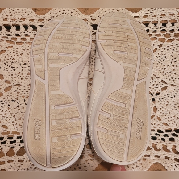 Asics white "Cheer 8" sneakers Sz.5 - Picture 6 of 7